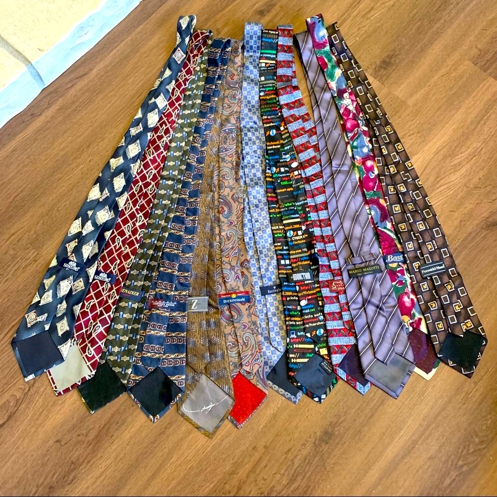 Men’s Ties (12) Variety of Brands Same Size EUC